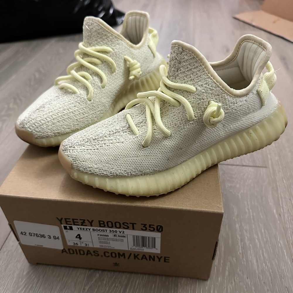 Yeezy Boost 350 v2 Butter size 4 kids or women 6